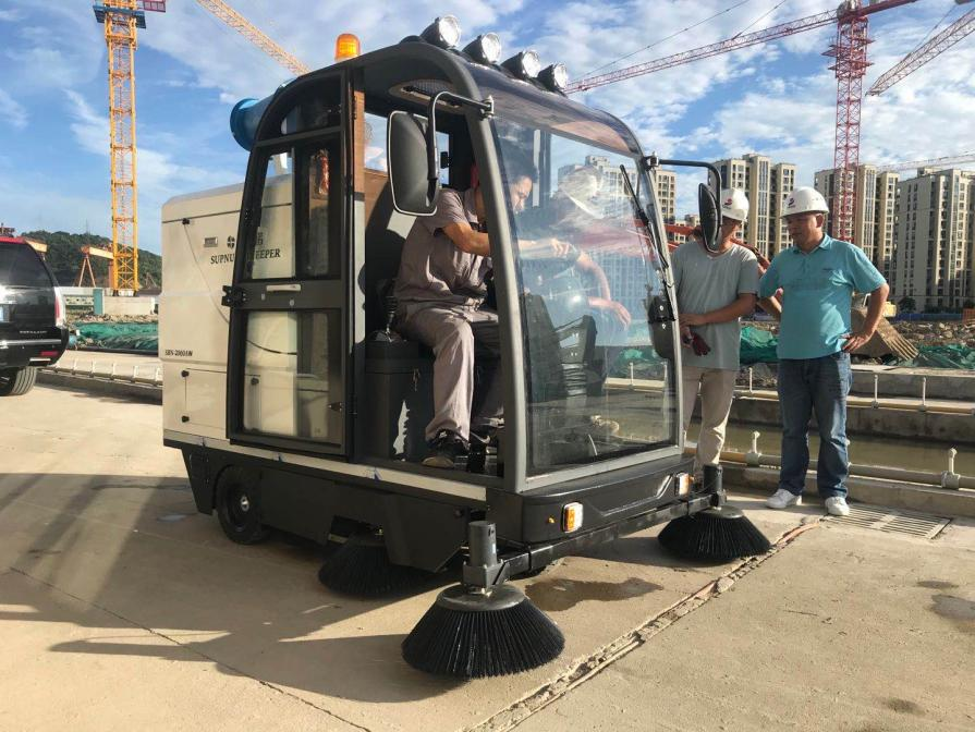 钟祥龙海市电动清扫车：现代城市清洁的新解决方案